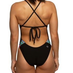 black tie back Jolyn